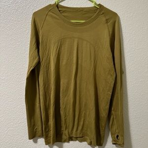 Lululemon Womens Swiftly Tech Long Sleeve Shirt Size 12 Grape Leaf Stretch